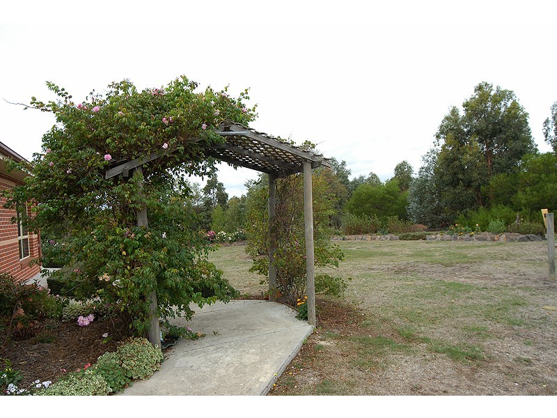 13 Crystal Court, Ross Creek VIC 3351