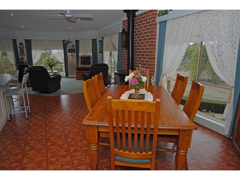 13 Crystal Court, Ross Creek VIC 3351