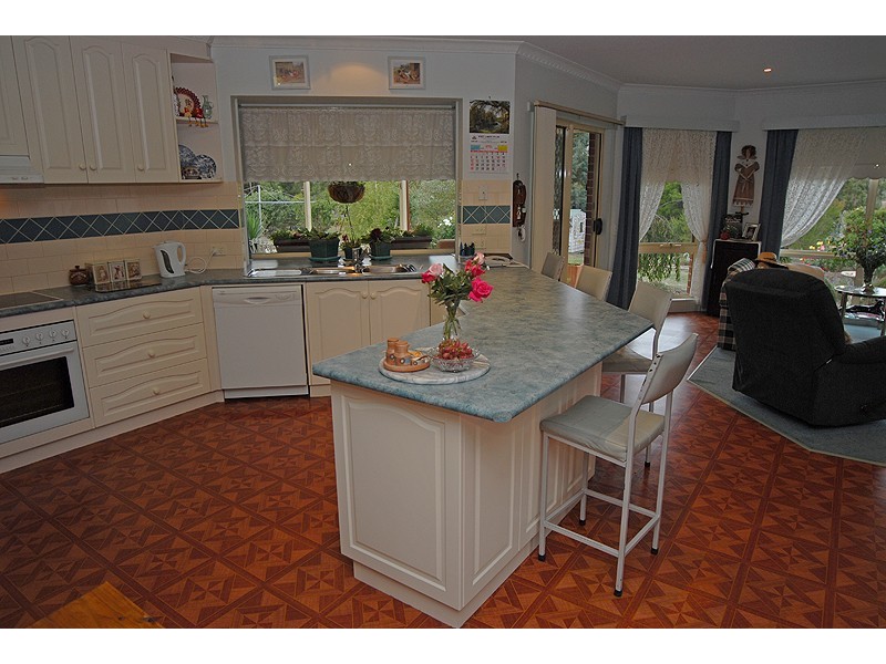 13 Crystal Court, Ross Creek VIC 3351