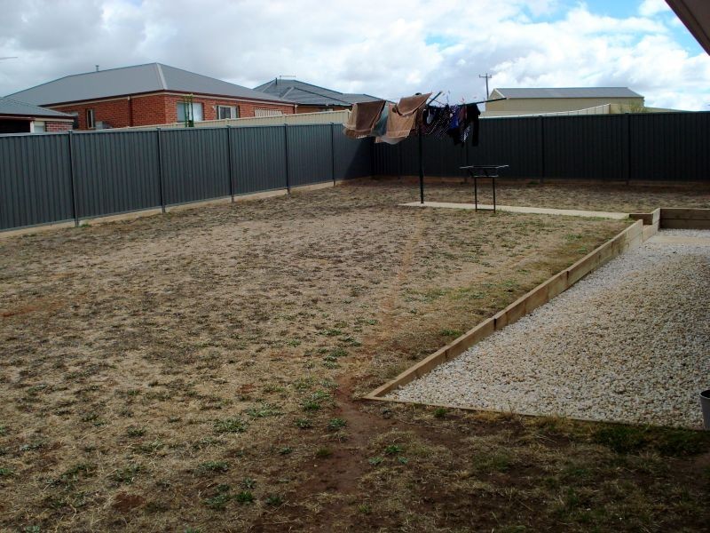 2 Osborne Court, Miners Rest VIC 3352