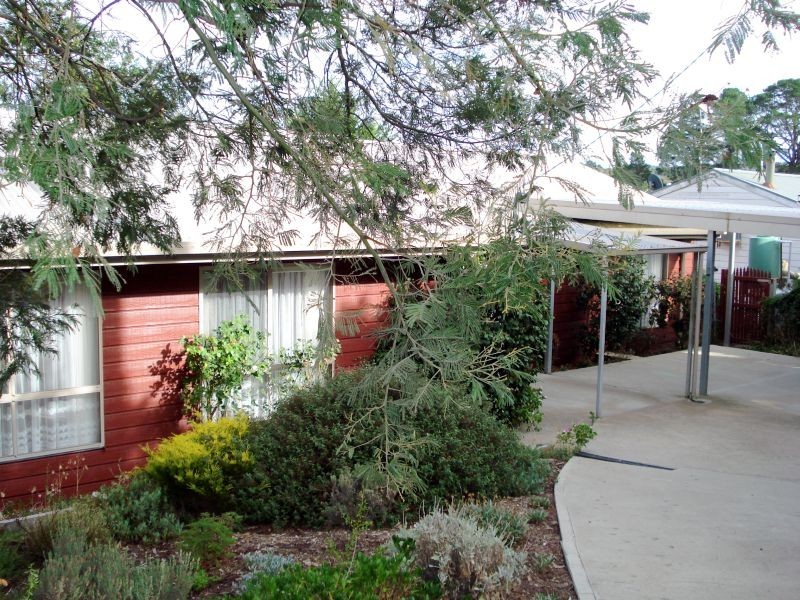 16 Young Street, Linton VIC 3360