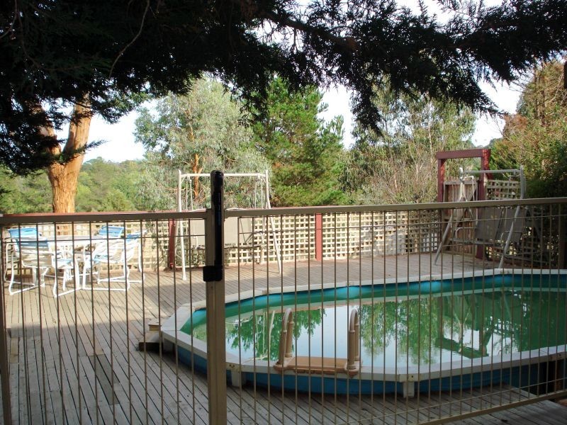 16 Young Street, Linton VIC 3360