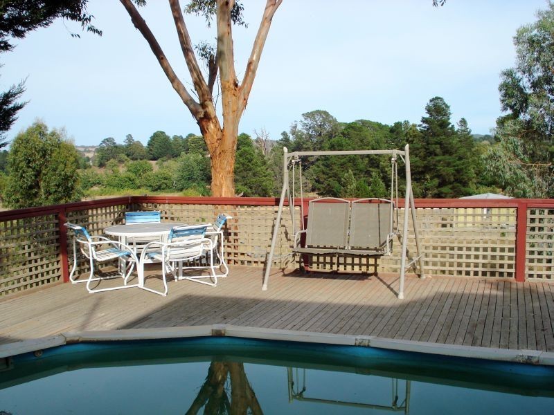 16 Young Street, Linton VIC 3360