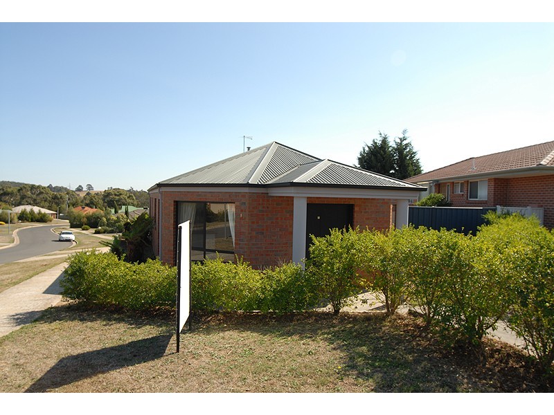 1 Bellbird Court, Mount Helen VIC 3350