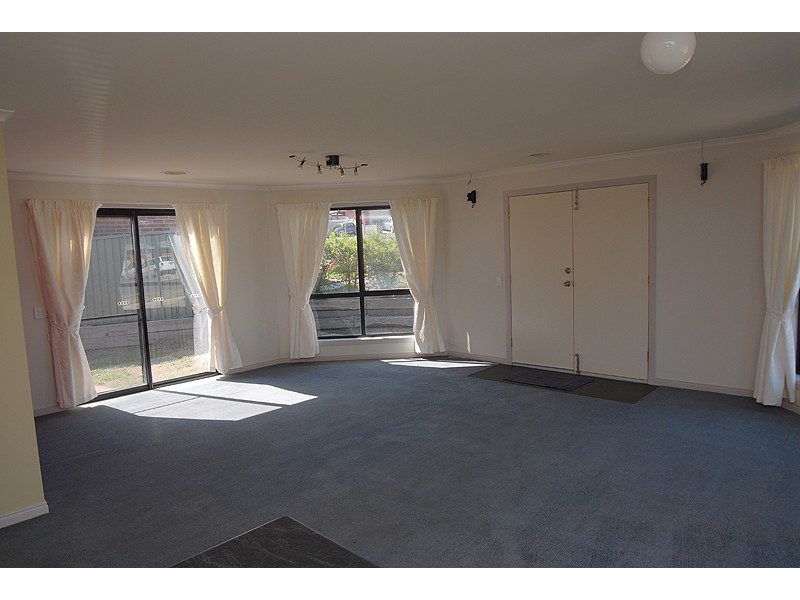 1 Bellbird Court, Mount Helen VIC 3350