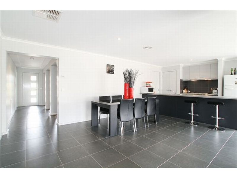 12 Canadian Crescent, Canadian VIC 3350