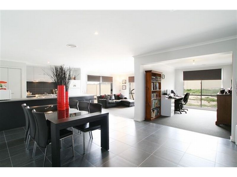 12 Canadian Crescent, Canadian VIC 3350