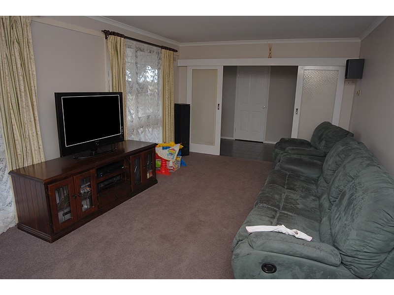 37 Raglan Street, Miners Rest VIC 3352