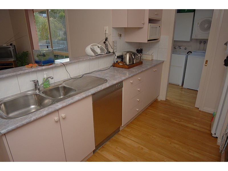 22 Melvyn Crescent, Mount Clear VIC 3350