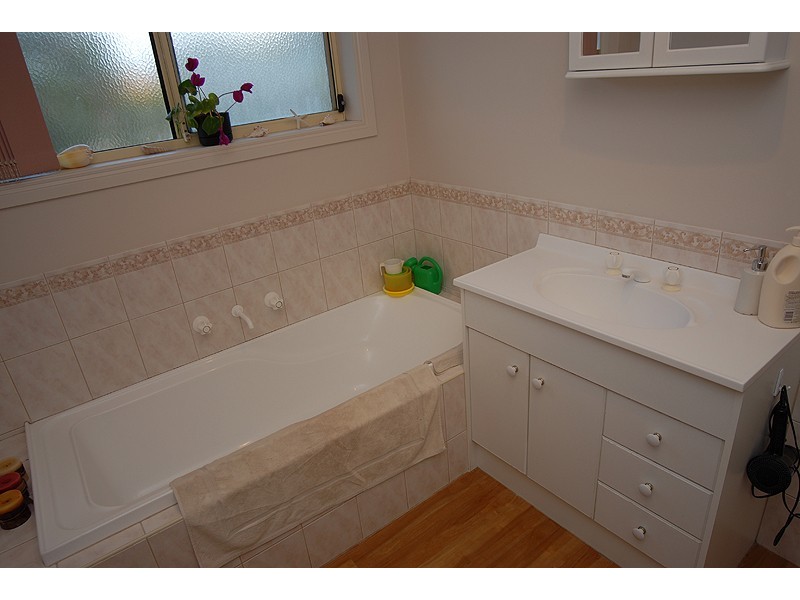 22 Melvyn Crescent, Mount Clear VIC 3350