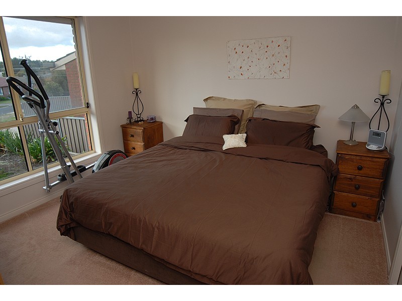 22 Melvyn Crescent, Mount Clear VIC 3350