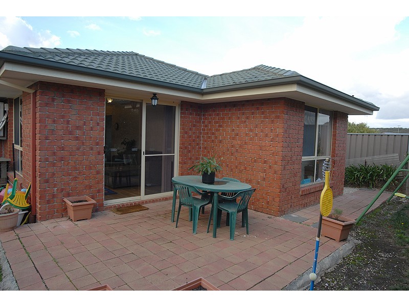22 Melvyn Crescent, Mount Clear VIC 3350