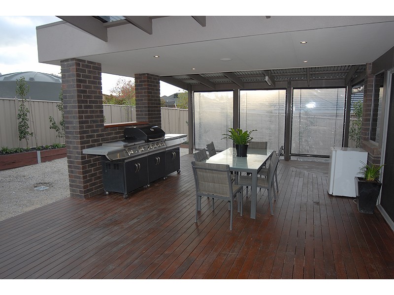 13 Pinevale Way, Ballarat North VIC 3350