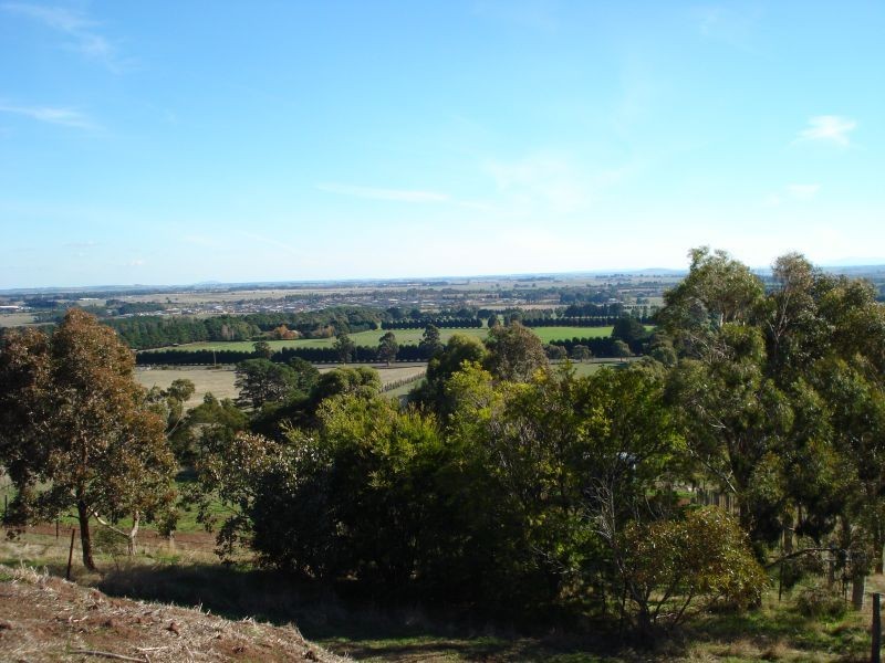 Cummins Road, Mount Rowan VIC 3352