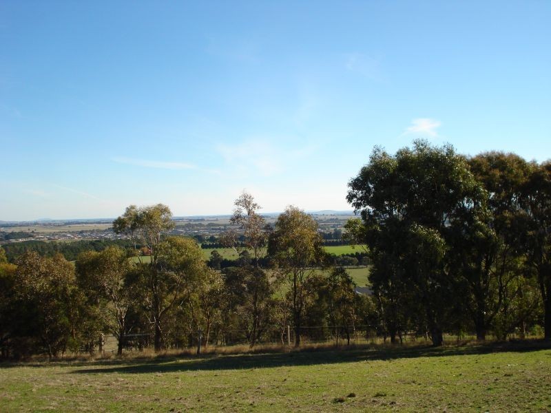 Cummins Road, Mount Rowan VIC 3352