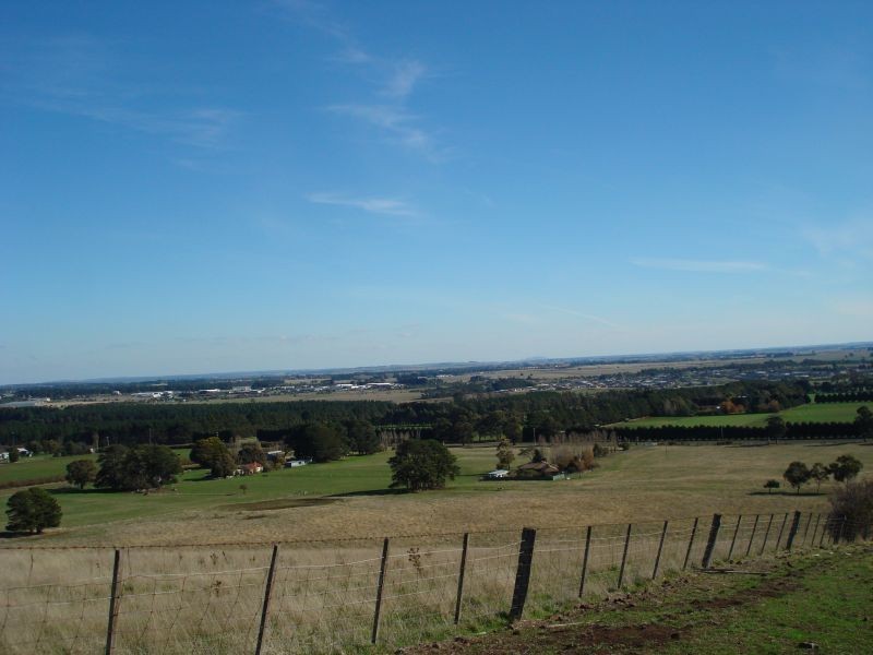 Cummins Road, Mount Rowan VIC 3352