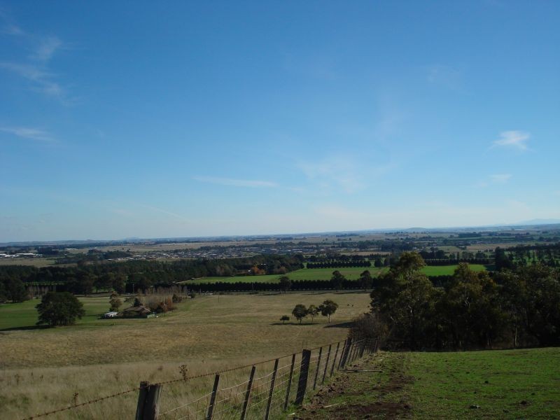 Cummins Road, Mount Rowan VIC 3352