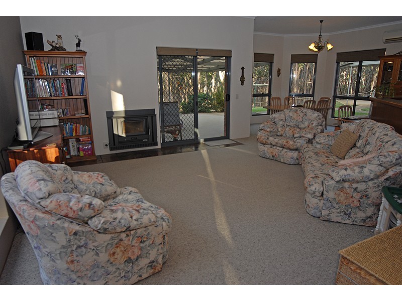 145 Post Office Road, Smythes Creek VIC 3351