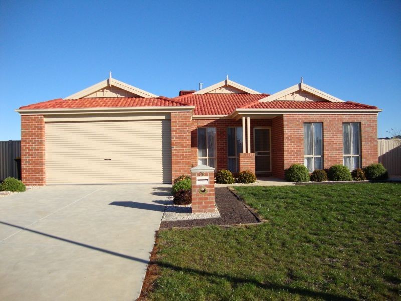 28 Windermere Way, Cardigan Village VIC 3352