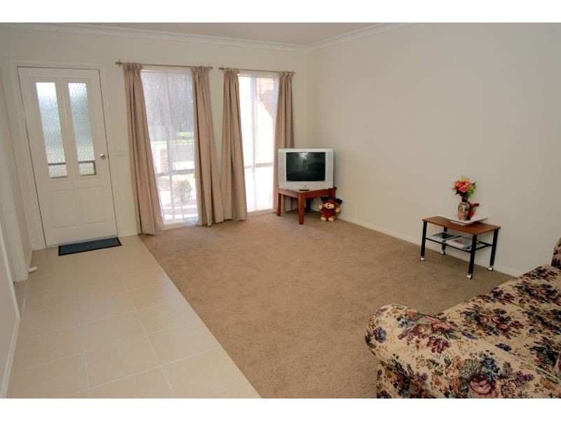 28 Windermere Way, Cardigan Village VIC 3352