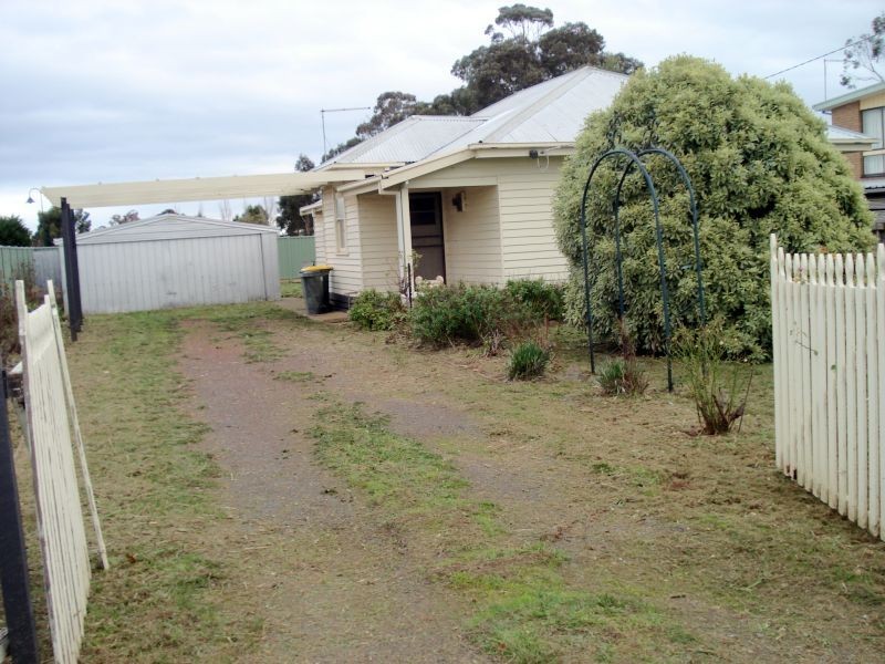 19 Clarke Street, Miners Rest VIC 3352