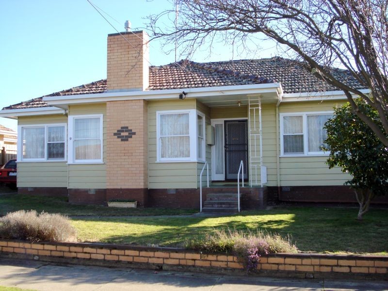 9 Ercil Street, Wendouree VIC 3355