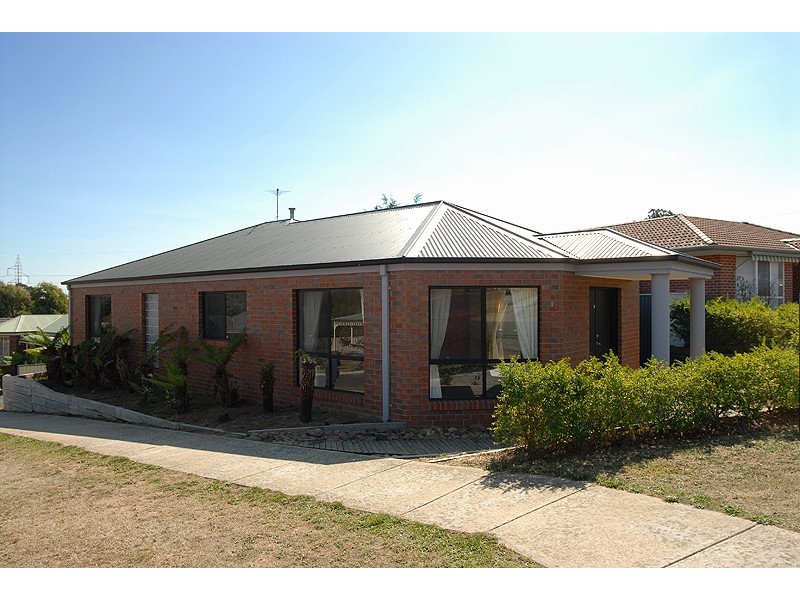 1 Bellbird Court, Mount Helen VIC 3350