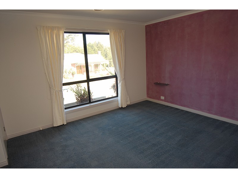 1 Bellbird Court, Mount Helen VIC 3350