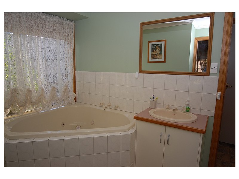 5 Lawrence Street, Sebastopol VIC 3356