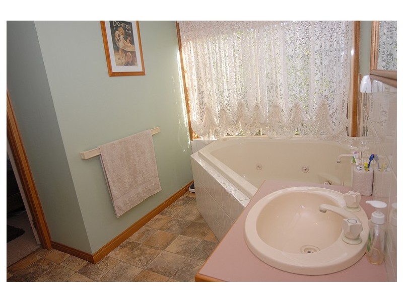 5 Lawrence Street, Sebastopol VIC 3356