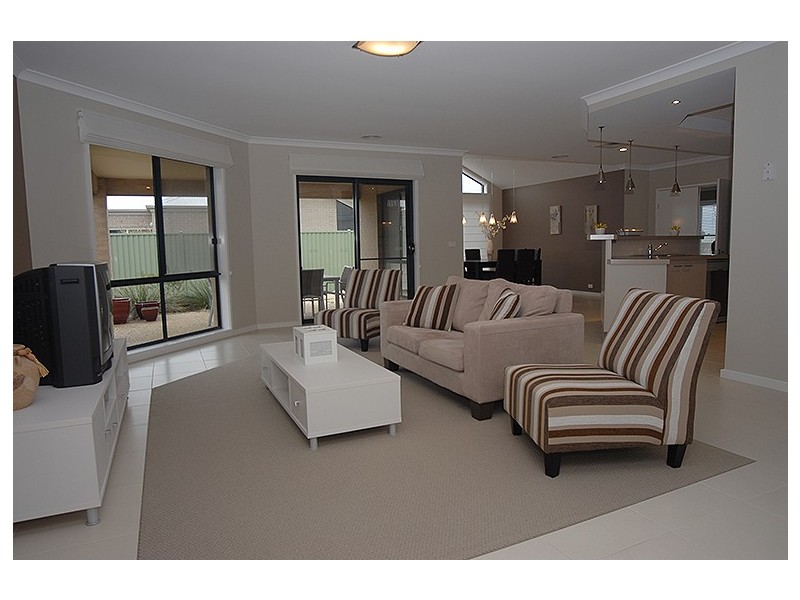 30 Waterford Drive, Miners Rest VIC 3352