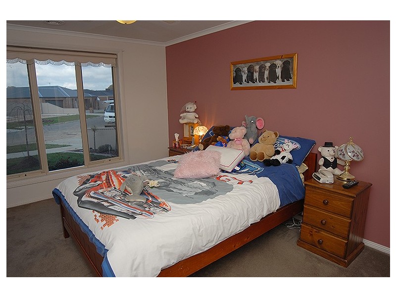 24 Josephine Way, Sebastopol VIC 3356