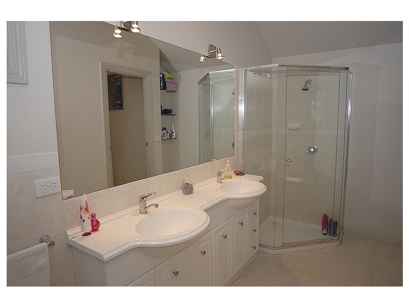 1915 Sturt Street, Alfredton VIC 3350