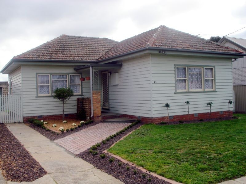 13 White Avenue, Wendouree VIC 3355