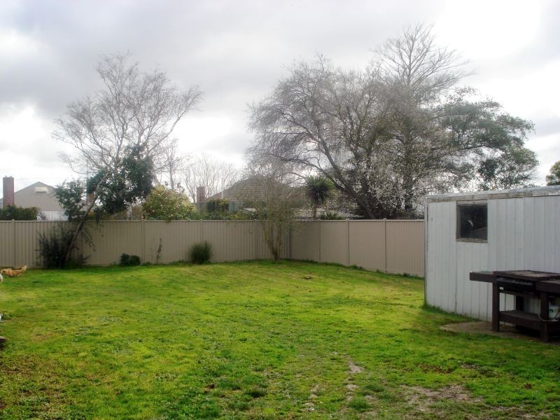 13 White Avenue, Wendouree VIC 3355