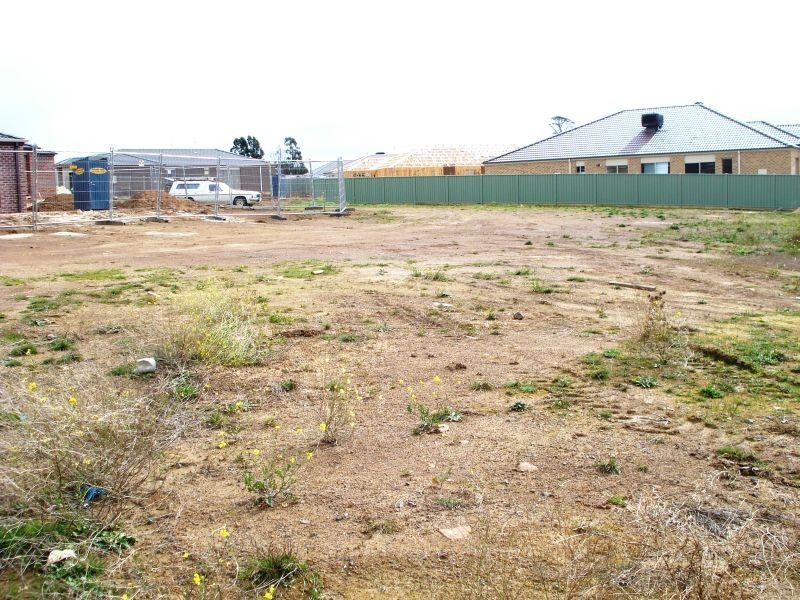 19 Waterside Close, Miners Rest VIC 3352
