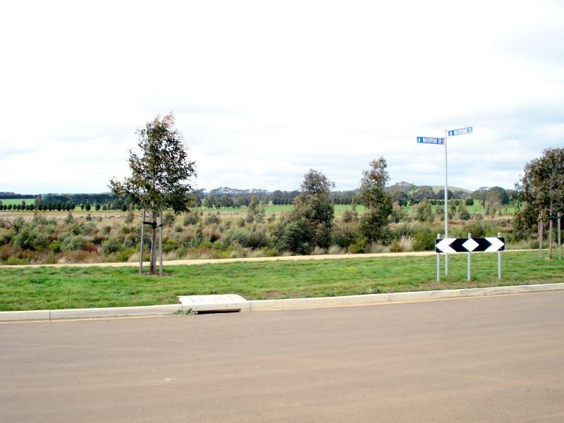 19 Waterside Close, Miners Rest VIC 3352
