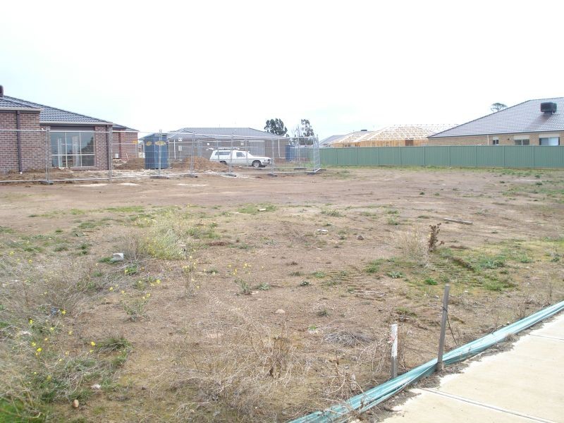 19 Waterside Close, Miners Rest VIC 3352
