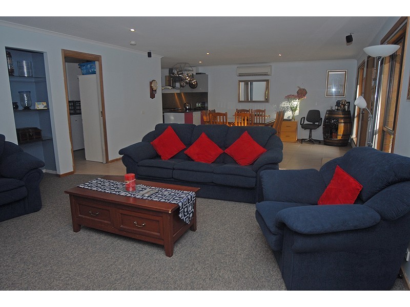 19 Cynthia Court, Haddon VIC 3351