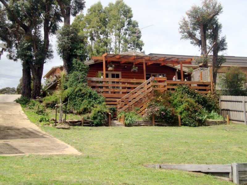 8 Summit Crescent, Brown Hill VIC 3350