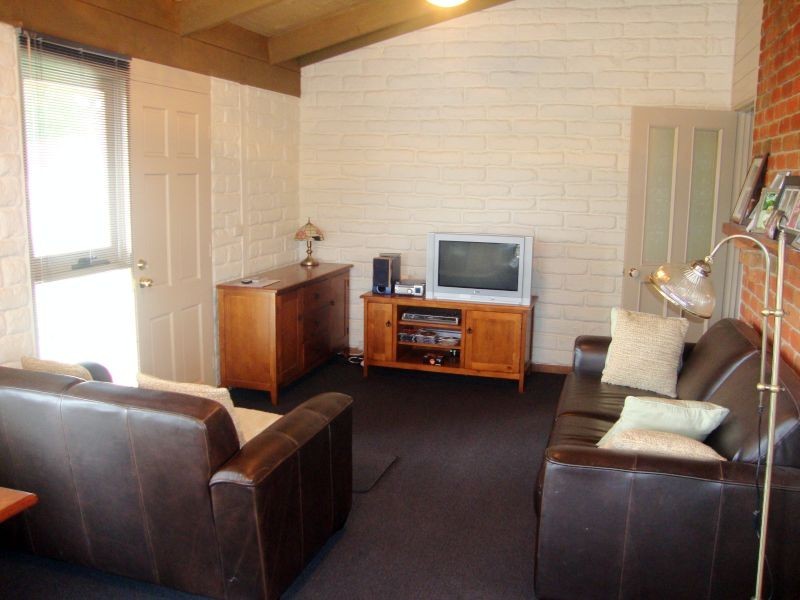 8 Summit Crescent, Brown Hill VIC 3350