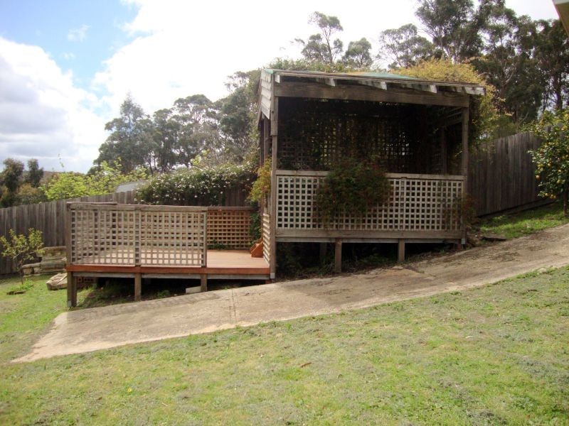 8 Summit Crescent, Brown Hill VIC 3350