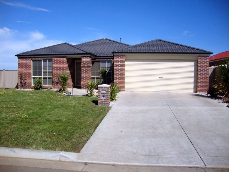 8 Deakin Drive, Delacombe VIC 3356