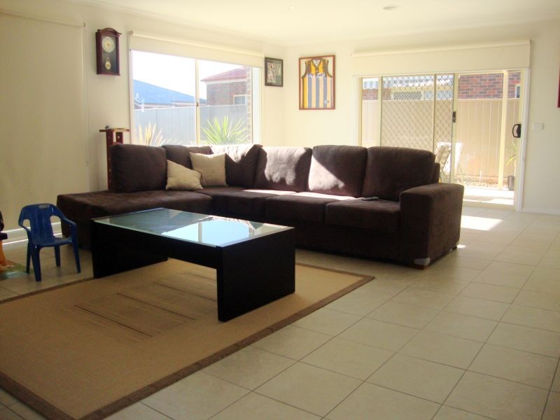 8 Deakin Drive, Delacombe VIC 3356