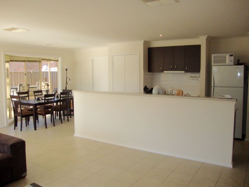 8 Deakin Drive, Delacombe VIC 3356