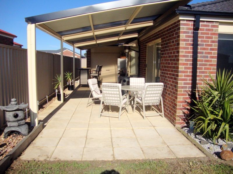 8 Deakin Drive, Delacombe VIC 3356