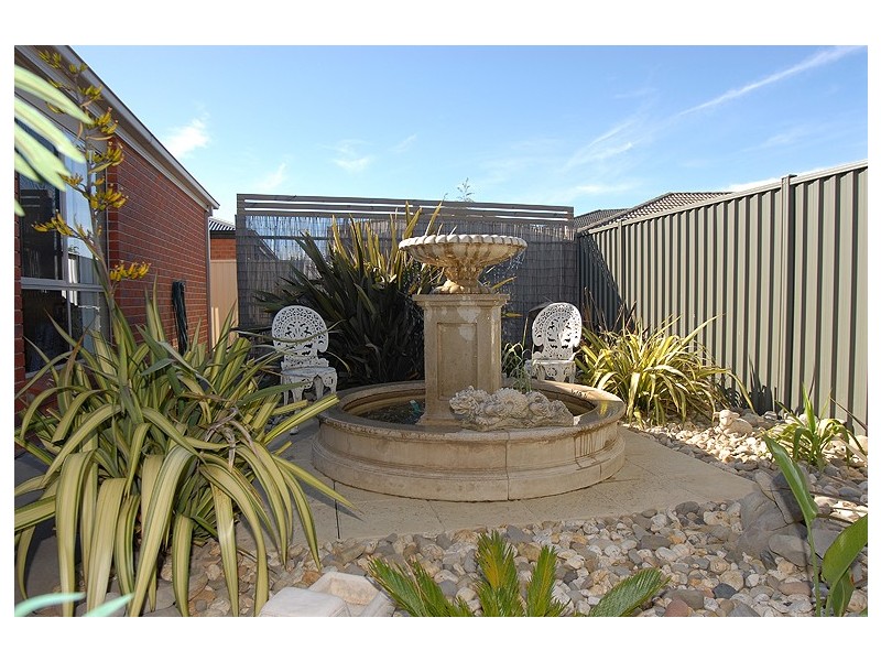 6 Rozel Avenue, Wendouree VIC 3355