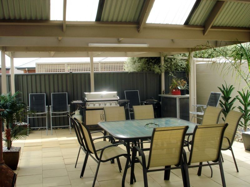 6 Rozel Avenue, Wendouree VIC 3355