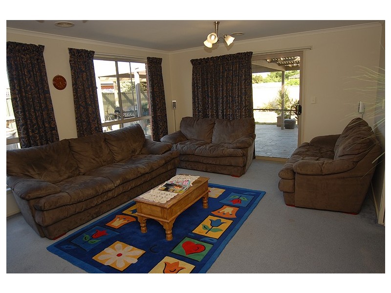 6 Rozel Avenue, Wendouree VIC 3355