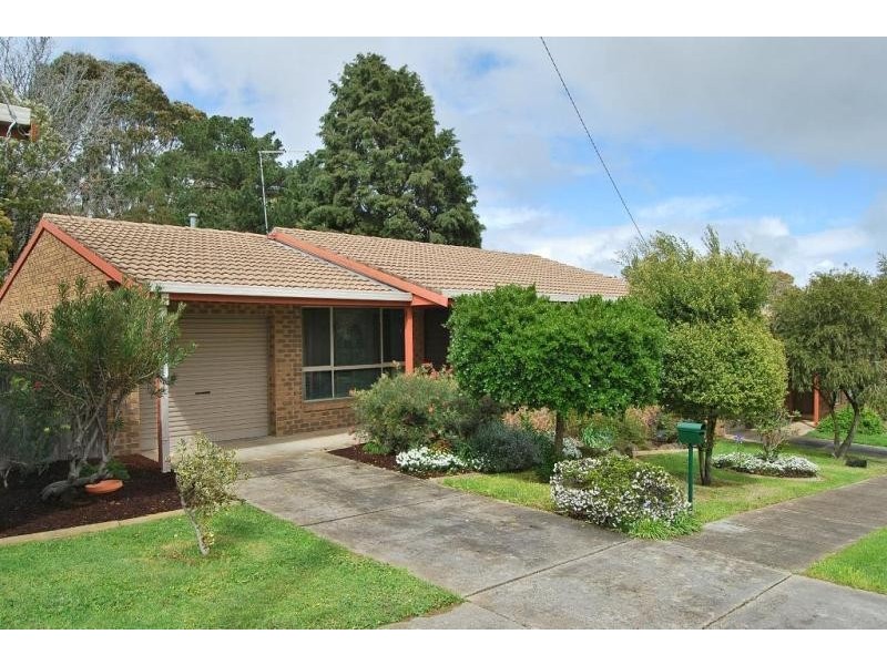 2/1a Jones Avenue, Mount Clear VIC 3350